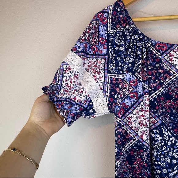 NWT Above & Beyond Women´s Blouse with Floral Desing Size L - Picture 8 of 11